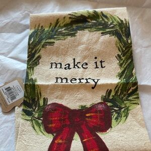 Mud pie Festive Holiday Towel with Red Bow and Green Wreath